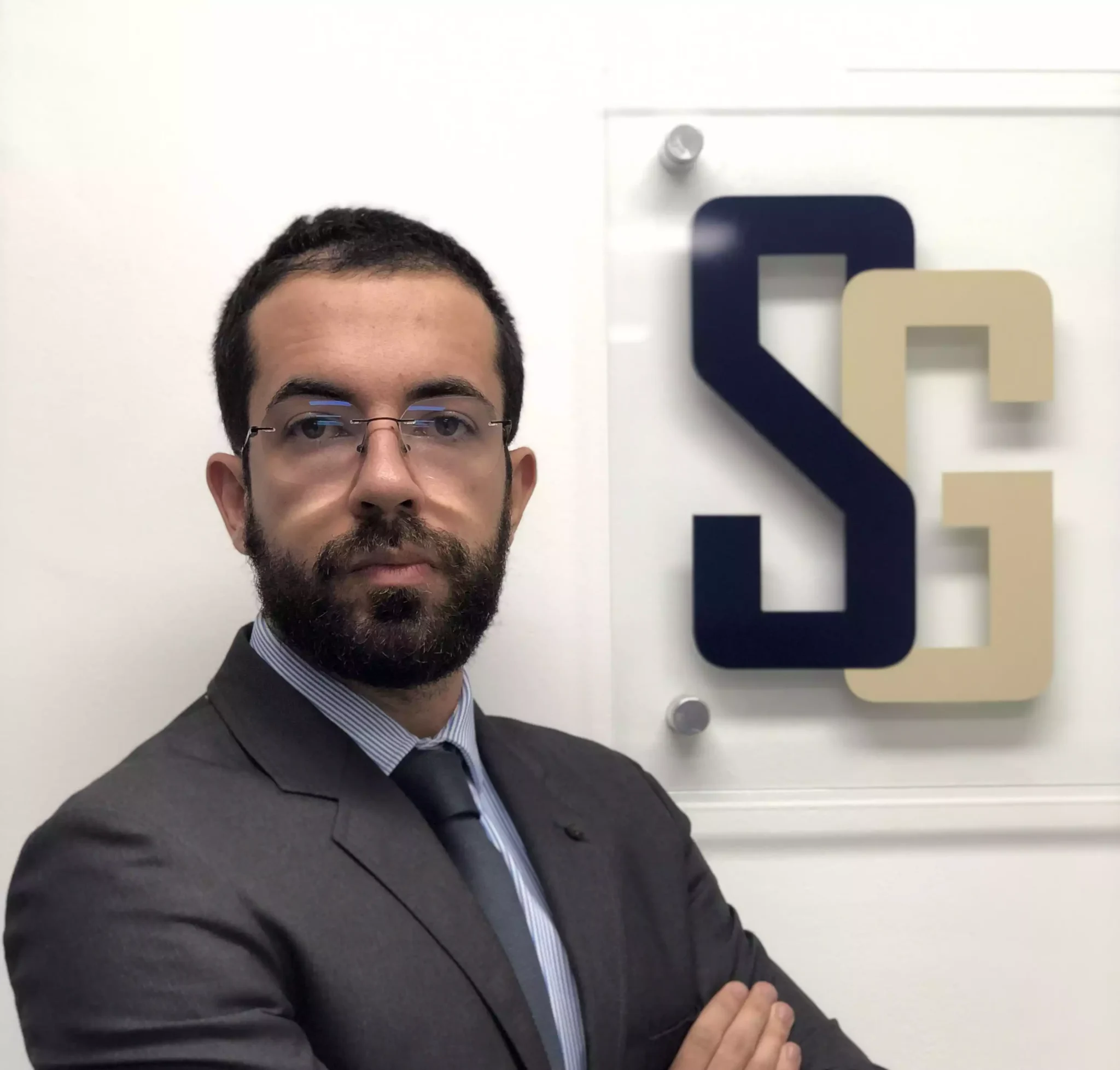 Fotodo Guilherme de Braços Cruzados